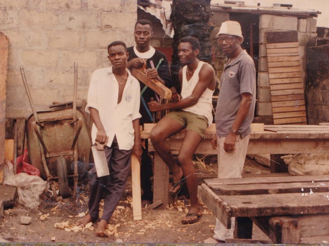 Abel leerde het ambacht van houtbewerking van zijn nonkel  | Collectie Abel Mansia