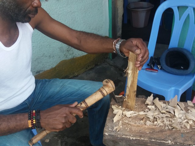 Traditionele houtbewerking in Congo | Collectie Abel Mansia